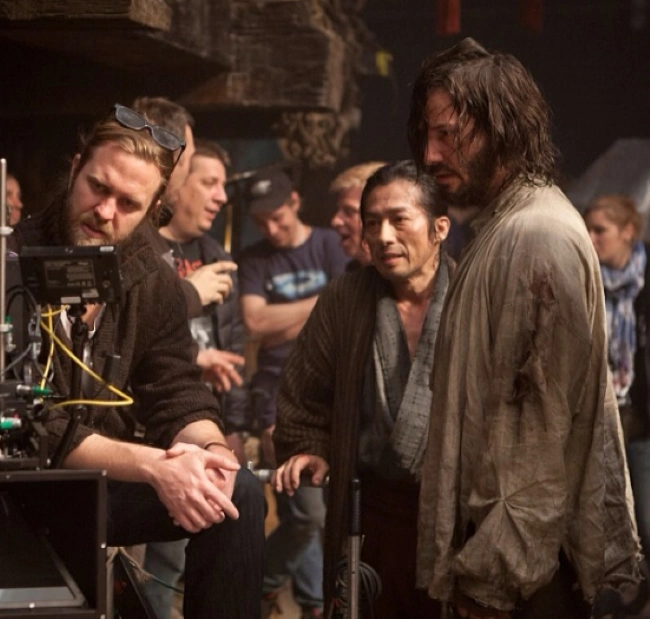 Carl Erik Rinsch (kiri), dalam proses produksi film 47 Ronin [Foto: IG 47roninmovie]