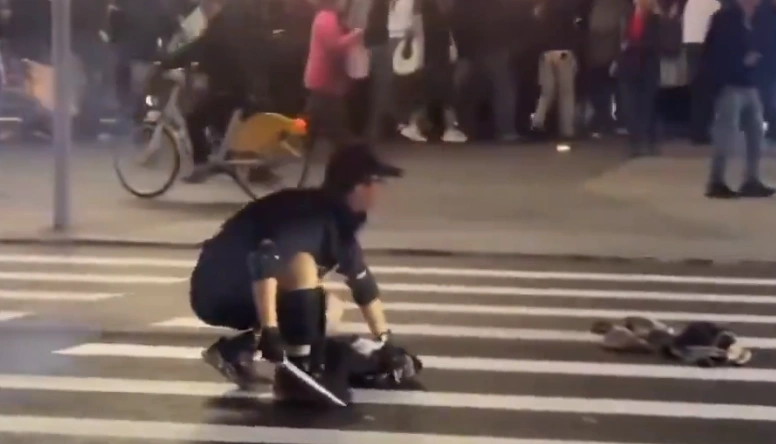 Lelaki Ini Ngamuk Lempar Granat Asap dan Bunuh 3 Orang di Dekat Stasiun sebelum Tewas