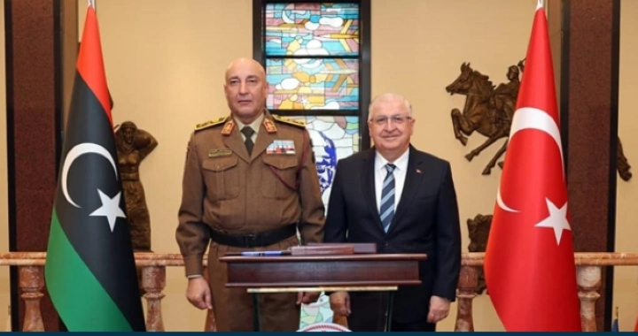 Kepala Staf Umum Libya Ali Ahmed Al-Haddad (kiri) [Sumber Foto: aa.com.tr]