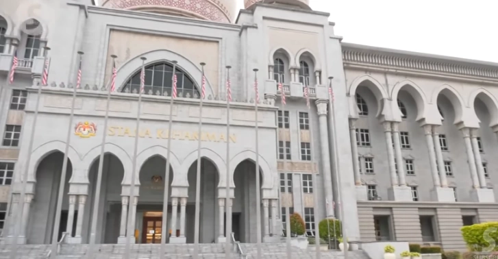 Pengadilan Malaysia menyatakan mantan PM Malaysia Najib Razak bersalah atas 25 dakwaan, 4 penyalahgunaan kekuasaan dan 21 pencucian uang [foto: tangkap layar YouTube The Star]