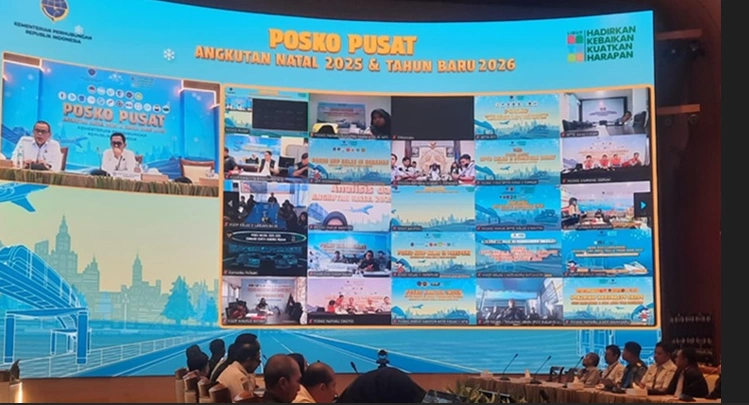 Rapat monitoring harian Posko Pusat Angkutan Natal 2025 dan Tahun Baru 2026 Kementerian Perhubungan Shift 3 di Kantor Kementerian Perhubungan, Jakarta (foto: Wahyu/KPM Kemkomdigi)