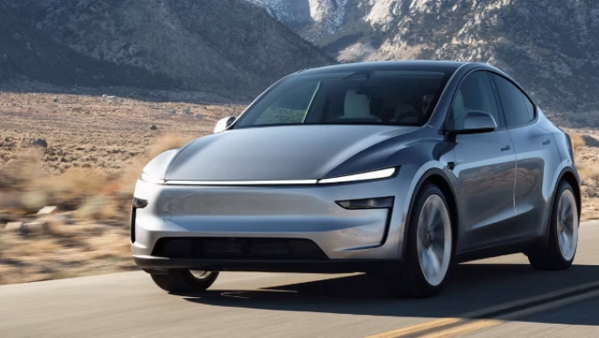 Kode Misterius di Aplikasi Tesla Picu Spekulasi Apple Car Key