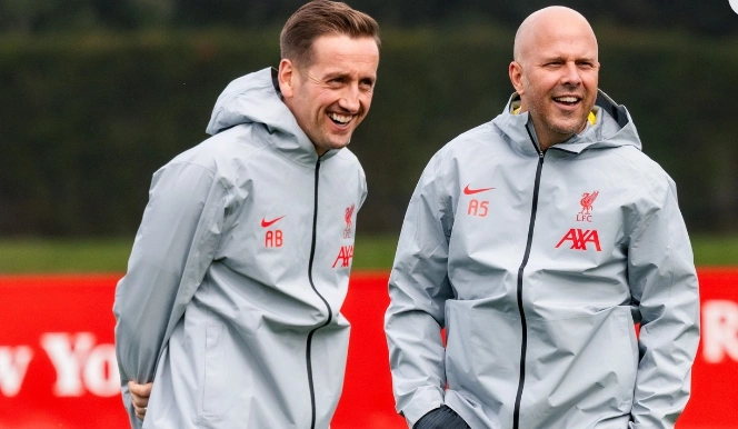 Aaron Briggs dan Arne Slot [Foto: FB Theo Squires]