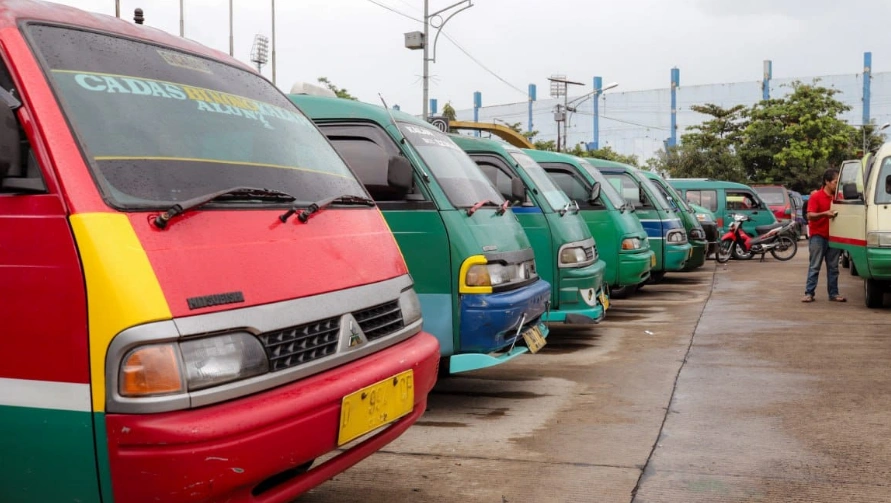 Cerita Sopir Angkot Bandung yang Diliburkan Dua Hari tapi Dapat Kompensasi