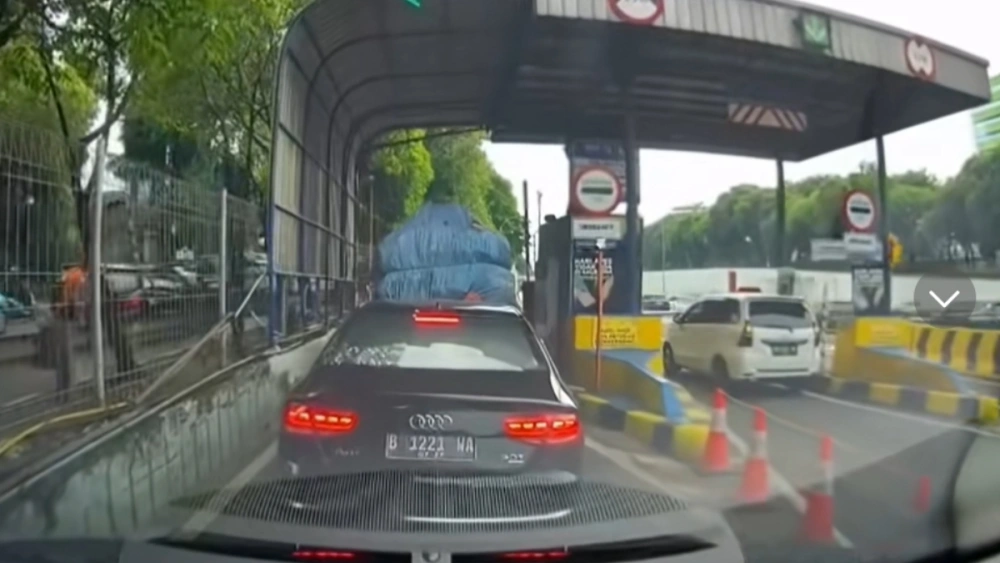 Spesifikasi Sedan Mewah Audi A8L, Viral Terobos Gerbang Tol TB Simatupang
