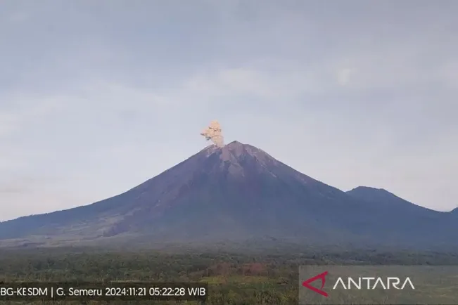 Gunung Semeru 2 Kali Erupsi Sabtu Pagi