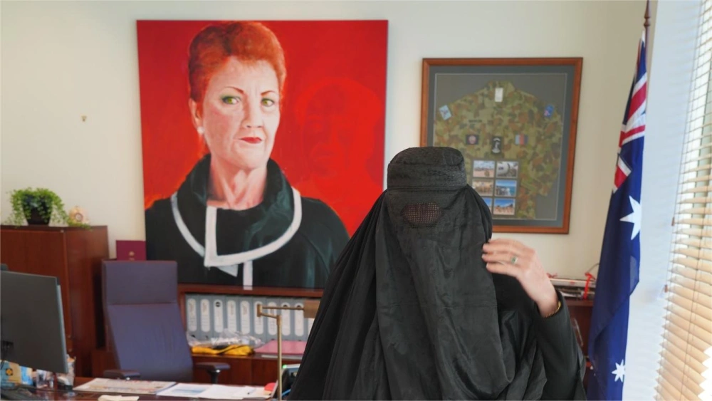 Senator Australia Pauline Hanson Diskorsing Usai Olok-Olok Pakai Burka ke Rapat