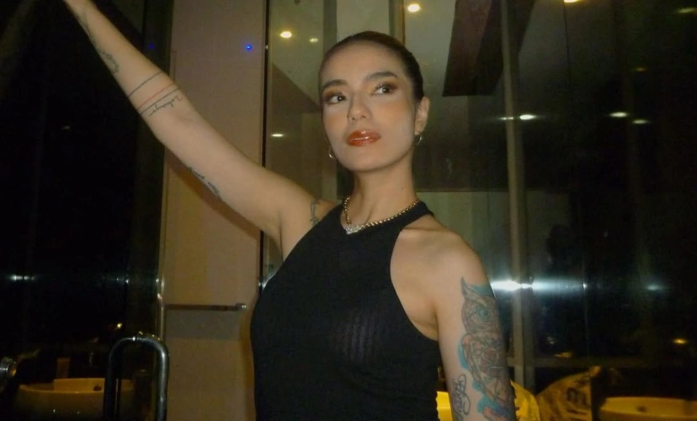 Sheila Marcia memberikan balasan menohok soal kritik penghapusan tato salibnya. [Instagram]