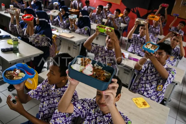 Gerindra Usul Makan Siang Gratis Masuk Kurikulum Merdeka Belajar