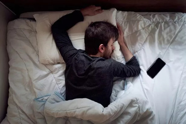 Apple Rilis Panduan Cara Mengisi Daya iPhone, Jangan Dibawa Tidur
