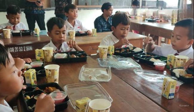 Enak-enak Semua! Ini Menu Makan Bergizi Gratis Rp10 Ribu Versi Warganet