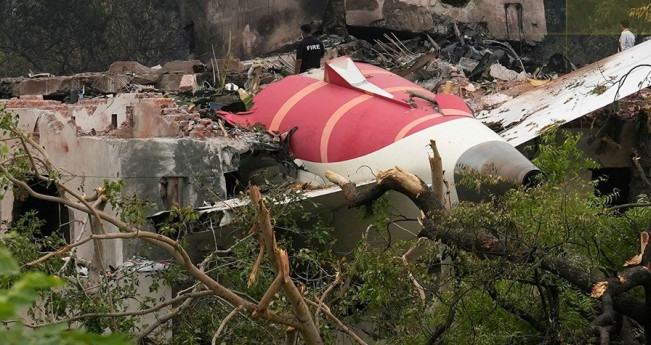 Pesawat Air India AI-171 jatuh tidak lama setelah lepas landas dari Bandar Udara Internasional Sardar Vallabhbhai Patel di Ahmedabad, 12 Juni 2025. [Instagram]