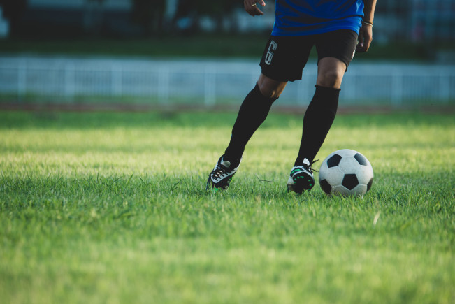 Tunda Bermain Sepak Bola Walau Hanya Mendung dan Hujan Rintik