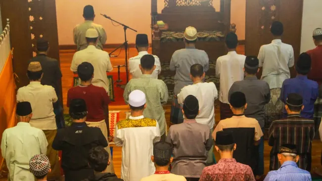 Fadhilah Sholat Tarawih Malam ke-10 bagi Umat Muslim, Kebaikan di Dunia dan Akhirat
