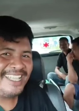 Sopir ambulans nyasar bawa jenazah ODGJ. (Instagram)