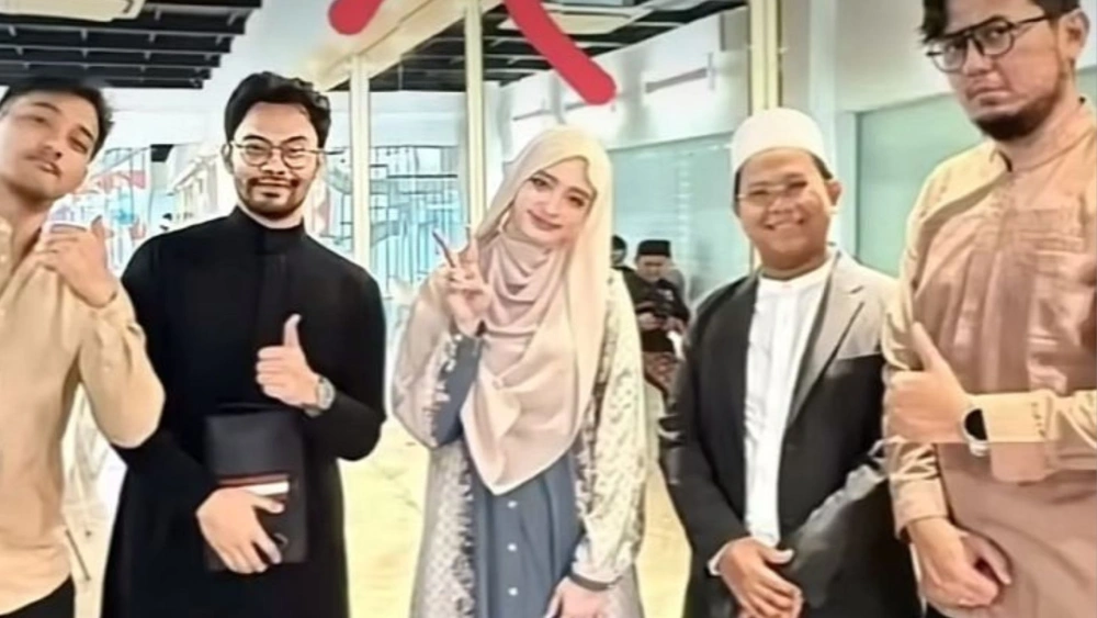Hubungan Inara Rusli dan Insan berawal dari bisnis bersama. [TikTok]