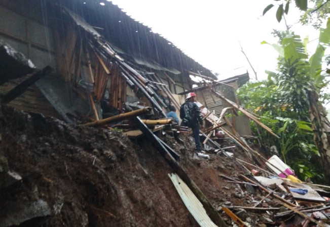Cuaca Ekstrem Picu Banjir, Longsor, Pergerakan Tanah di Sukabumi, Tak Ada Korban Jiwa