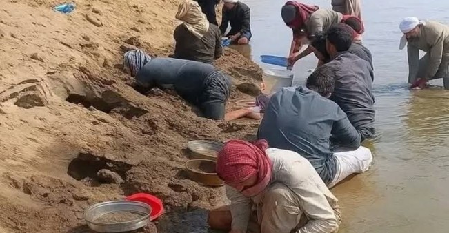 Emas Muncul di Sungai Eufrat yang Mengering, Fenomena Alam atau Keajaiban?