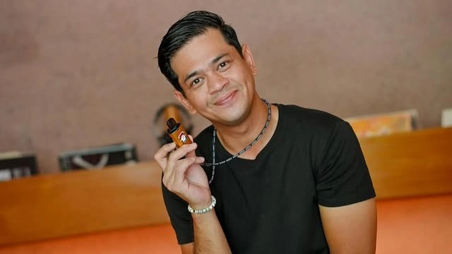 Surya Insomnia memberikan tanggapan santai soal aksinya yang mendadak jadi sorotan publik. [Instagram]