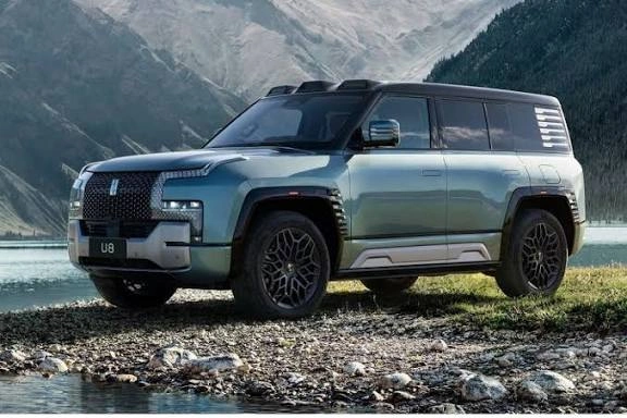 Yangwang U8L BYD Pamer Kemampuan "Crab Walk" dan Mengapung, Harganya Bikin Melongo