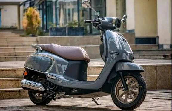 Desain Klasik Harga Asik! Suzuki Luncurkan US125T, Skutik Terbaru Penantang Scoopy dan Fazzio
