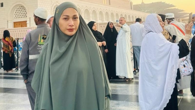 Tata Janeeta Putuskan Berhijab: Tak Ada Tuntutan dari Siapa pun