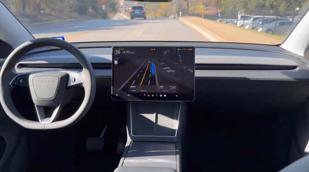 Tesla Robotaxi tanpa sopir beroperasi di Amerika Serikat [YouTube]