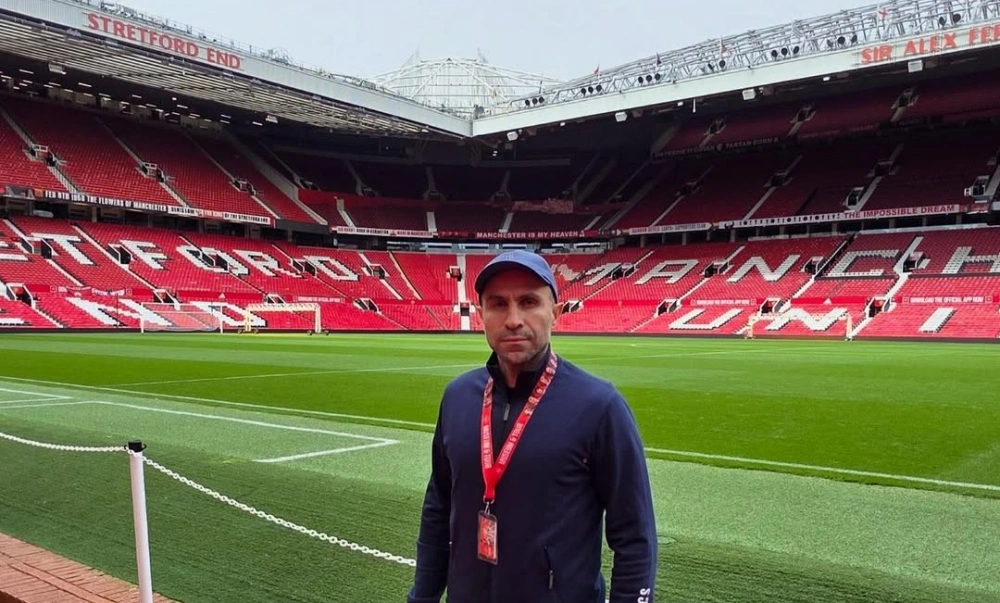 Timur Kapadze saat mengunjungi Stadion Old Trafford, markas klub Inggris, Manchester United. [Instagram @timurkapadze18]