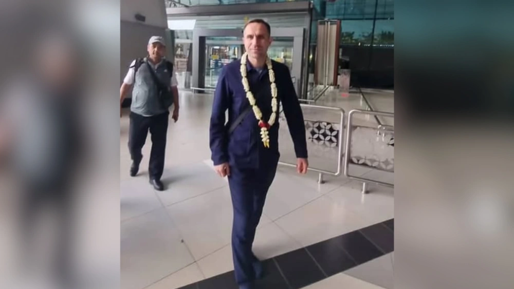 Timur Kapadze tiba di Indonesia, Jumat (21/11/2025). [Instagram]