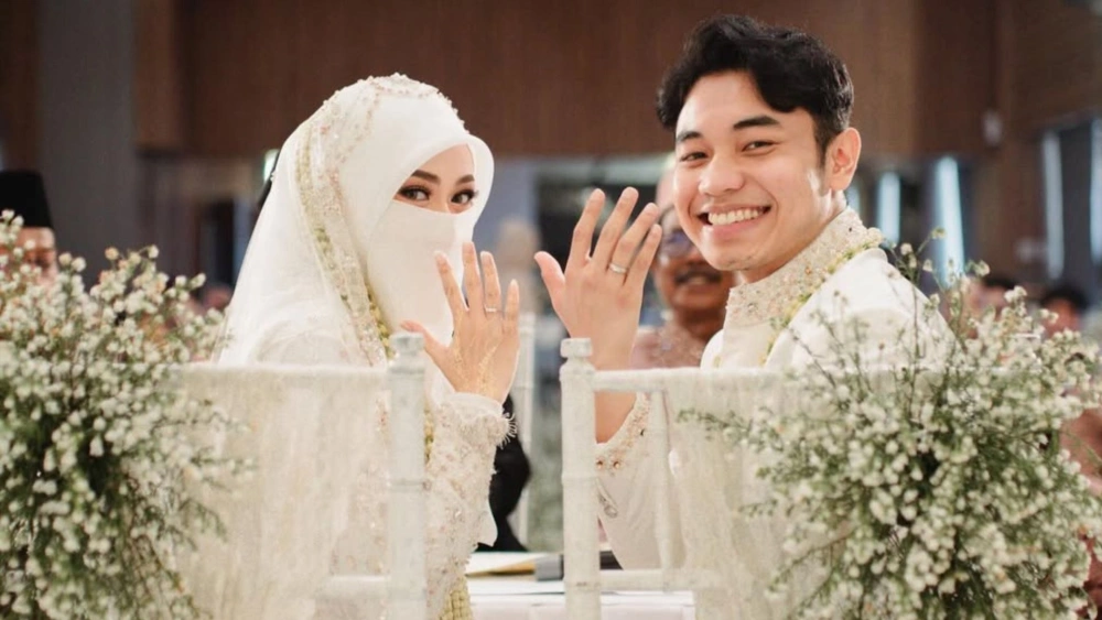 Kebahagiaan Tinandrose dan Fiki Naki usai 'sah' menjadi suami istri. [Instagram]