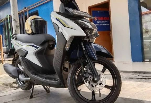 Stop Anggap Berat! Ini Trik Cepat Pakai Standar Tengah Motor Matik