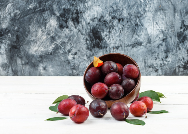 Turunkan Berat Badan dan Cegah Sembelit? Cobalah Konsumsi Plum