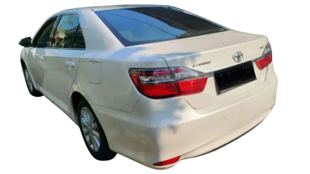 Toyota Camry 2 5 V tahun 2015 [Olx]