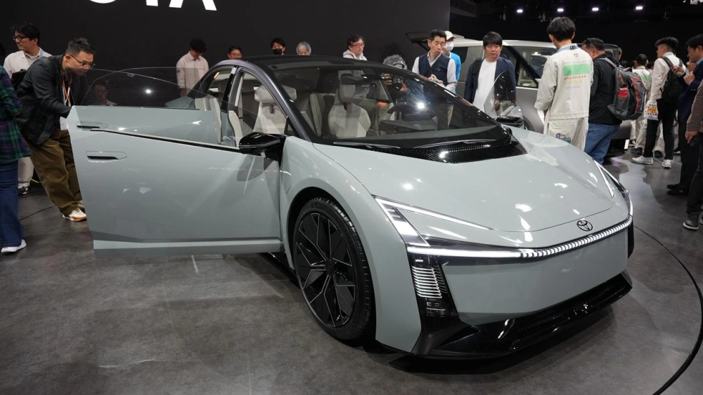 Toyota Siap Umumkan Mobil Hybrid EV Terbaru di GJAW 2025, Model Apa?