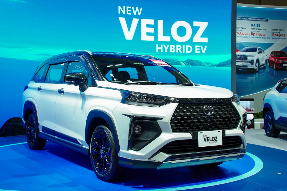 Toyota Veloz Hybrid EV resmi dirilis di GJAW 2025 [TAM]