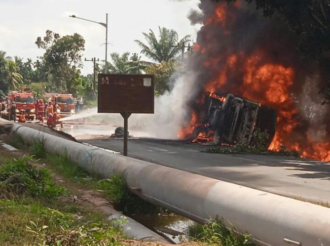 Truk Tangki BBM Terbakar di Dumai, Sempat Terdengar Bunyi Ledakan
