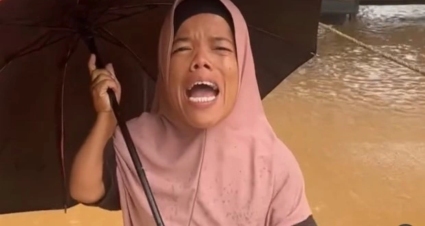 Biodata dan Agama Uni Bakwan, TikTokers yang Menangis Warungnya Disapu Banjir Sumbar