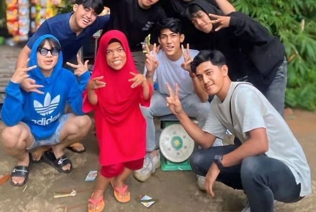 Uni Bakwan mengalami musibah, warung usahanya diterjang banjir Sumatera Barat [Instagram]