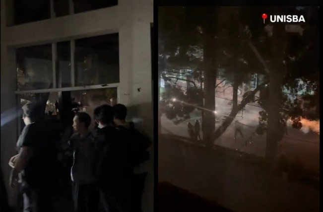 Video Detik-Detik Unisba dan Unpas Diserang Gas Air Mata, Polisi Klaim Terbawa Angin