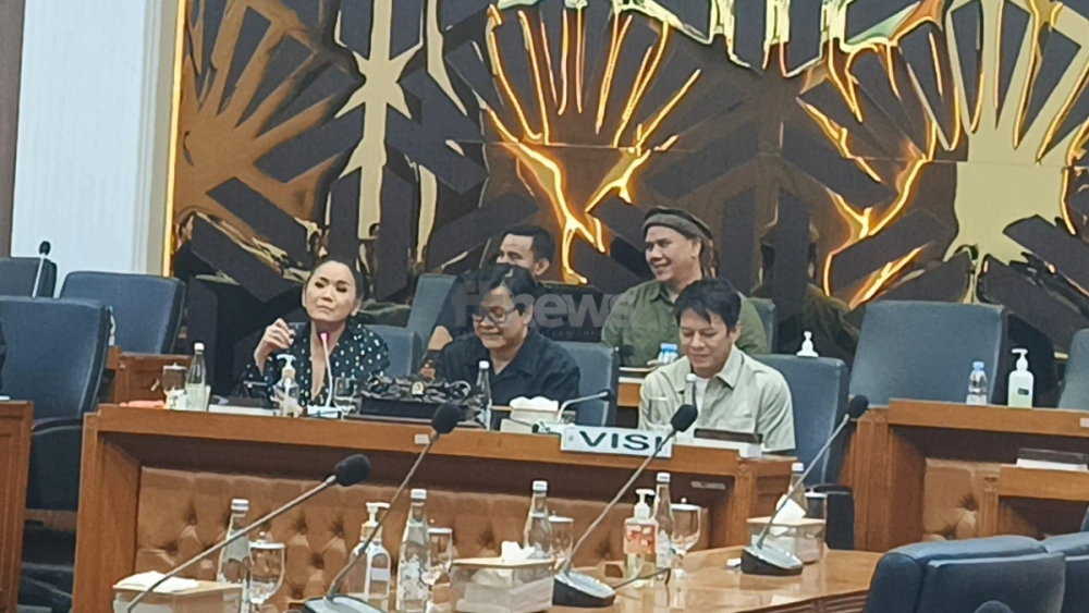 VISI yang diwakili oleh Ariel Noah cs saat RDP dengan DPR, Selasa (11/11/2025). [FTNews.co.id/Selvianus Kopong Basar]