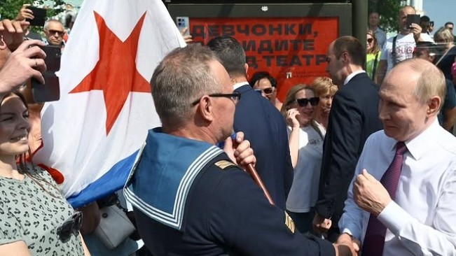 Drone Ukraina Serbu St Petersburg saat Perayaan Hari Angkatan Laut yang Dihadiri Putin