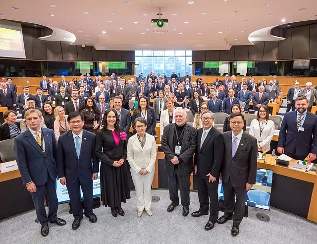 Wakil Presiden Taiwatn Bikhim Hsiao di parlemen Eropa. [ig @bikhimhsiao]