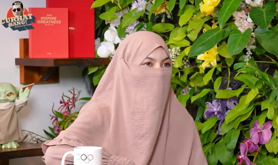 Wardatina Mawa Perlihatkan Video Cctv Inara Rusli Dan Insanul Fahmi Kepada Denny Sumargo (Youtube Curhat Bang Denny Sumargo)