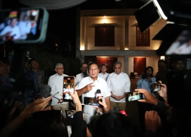 Tumpengan Sederhana, Ini Harapan Prabowo di HUT ke-16 Gerindra