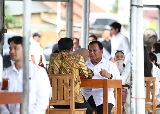 Makan Bakso Bareng Jokowi, Prabowo: Beliau Tahu Tempat Makan Enak