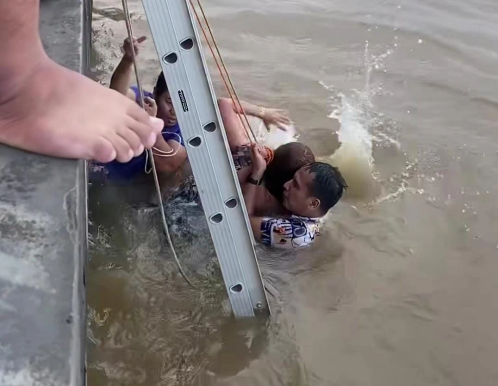 Diduga Bertengkar dengan Pasangan, Perempuan Terjun ke Sungai Mahakam