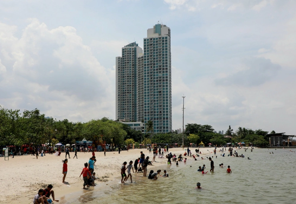 Libur Natal 2025, Puluhan Ribu Orang Serbu Ancol