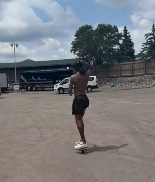 Wiz Khalifa ikut tren Aura Farming. (Instagram)