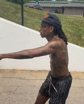 Wiz Khalifa ikut tren Aura Farming. (Instagram)