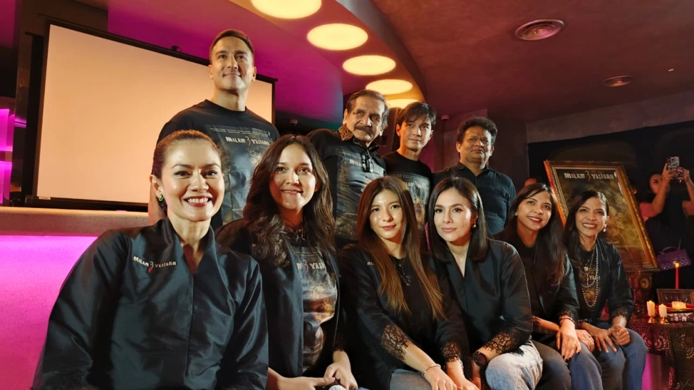 Wulan Guritno bersama para pemain film Malam 3 Yasinan. [FTNews/Raka]